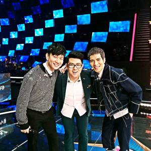 小伙子和老妇videos
