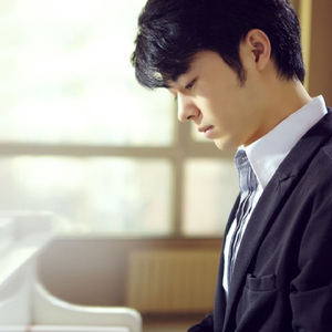 小伙子和老妇videos
